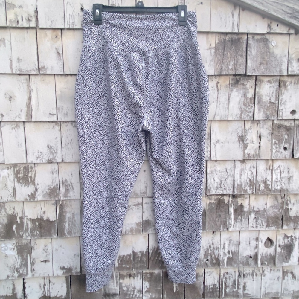 Old Navy High Rise Leggings/Joggers - Picture 4 of 7